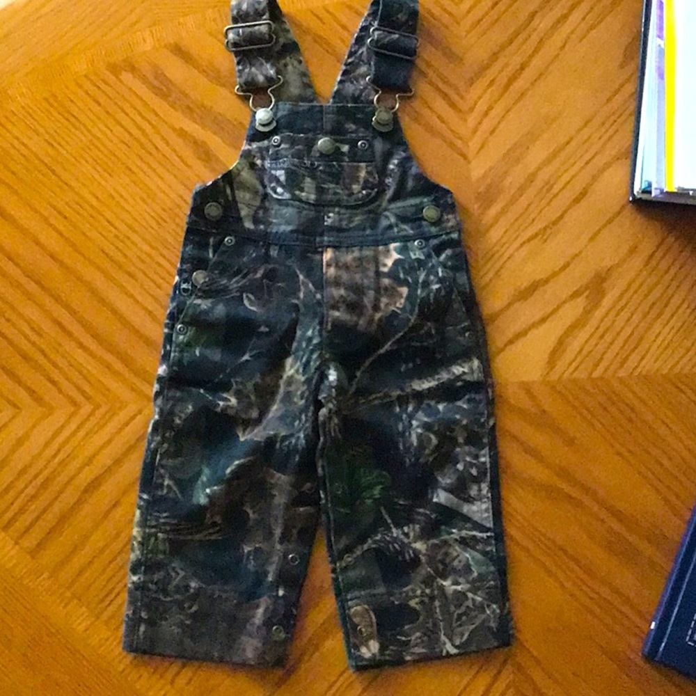 Cabela’s baby bibs with back pockets 3 month